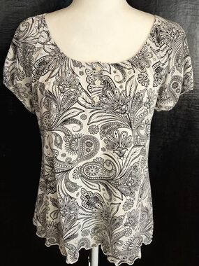 Vintage Susan Lawrence Black White Paisley Scoop Neck Lettuce Hem Top Small